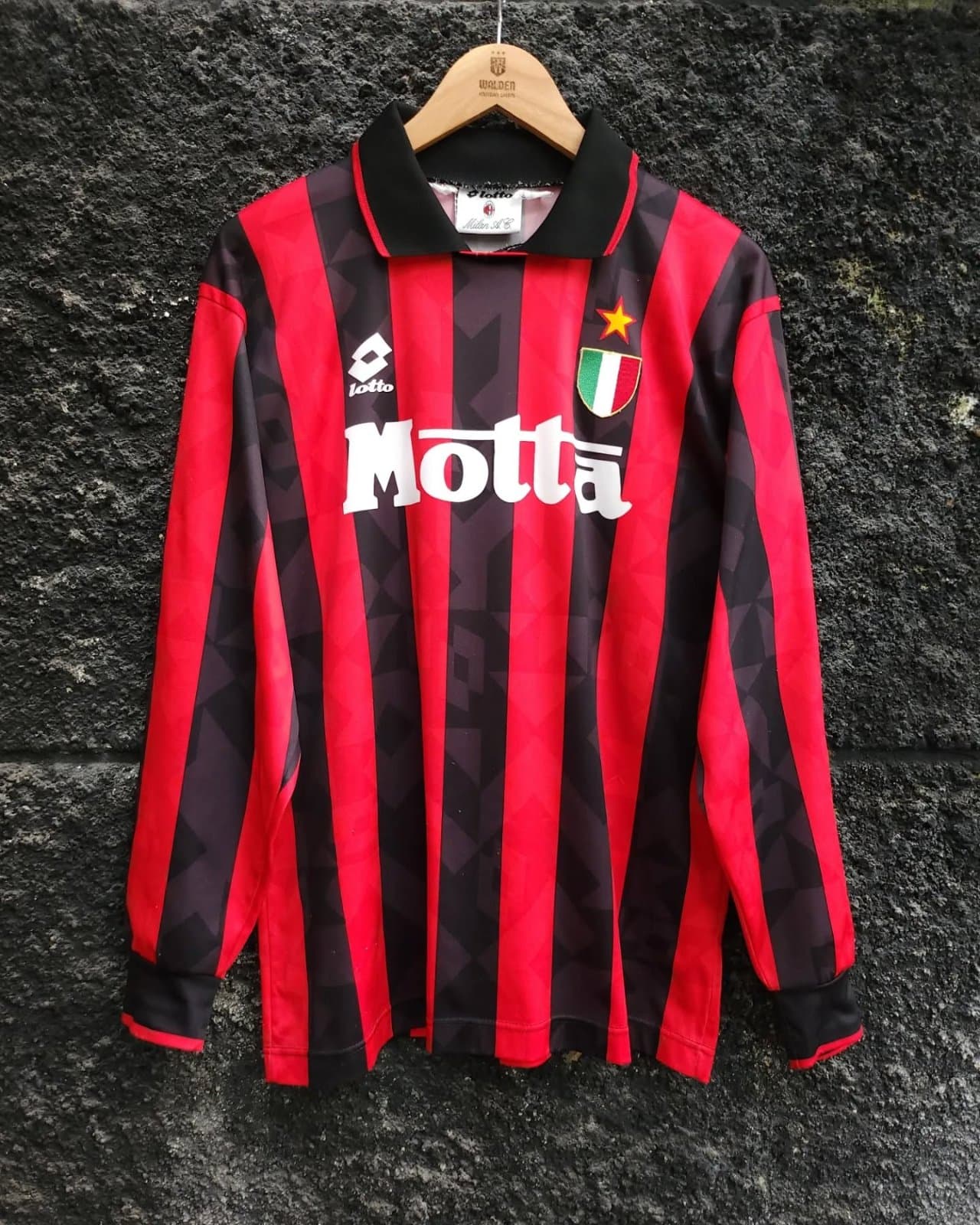 AC Milan 1993-1994 home kit