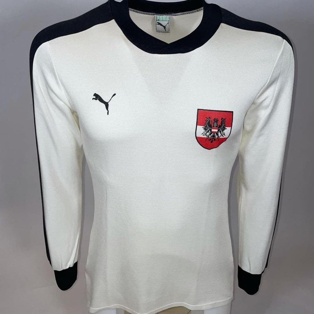 Austria 1977 home kit