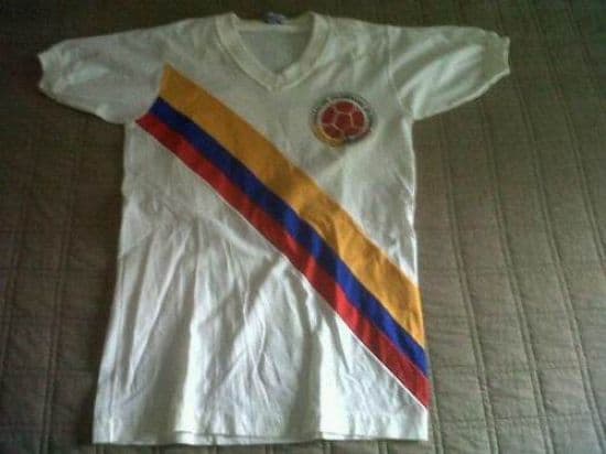 Colombia 1975 away kit