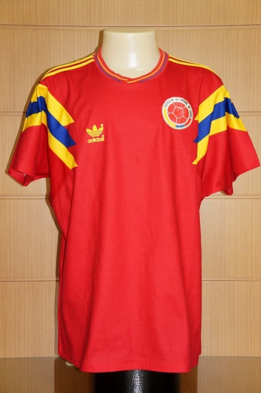 Colombia 1990 away kit