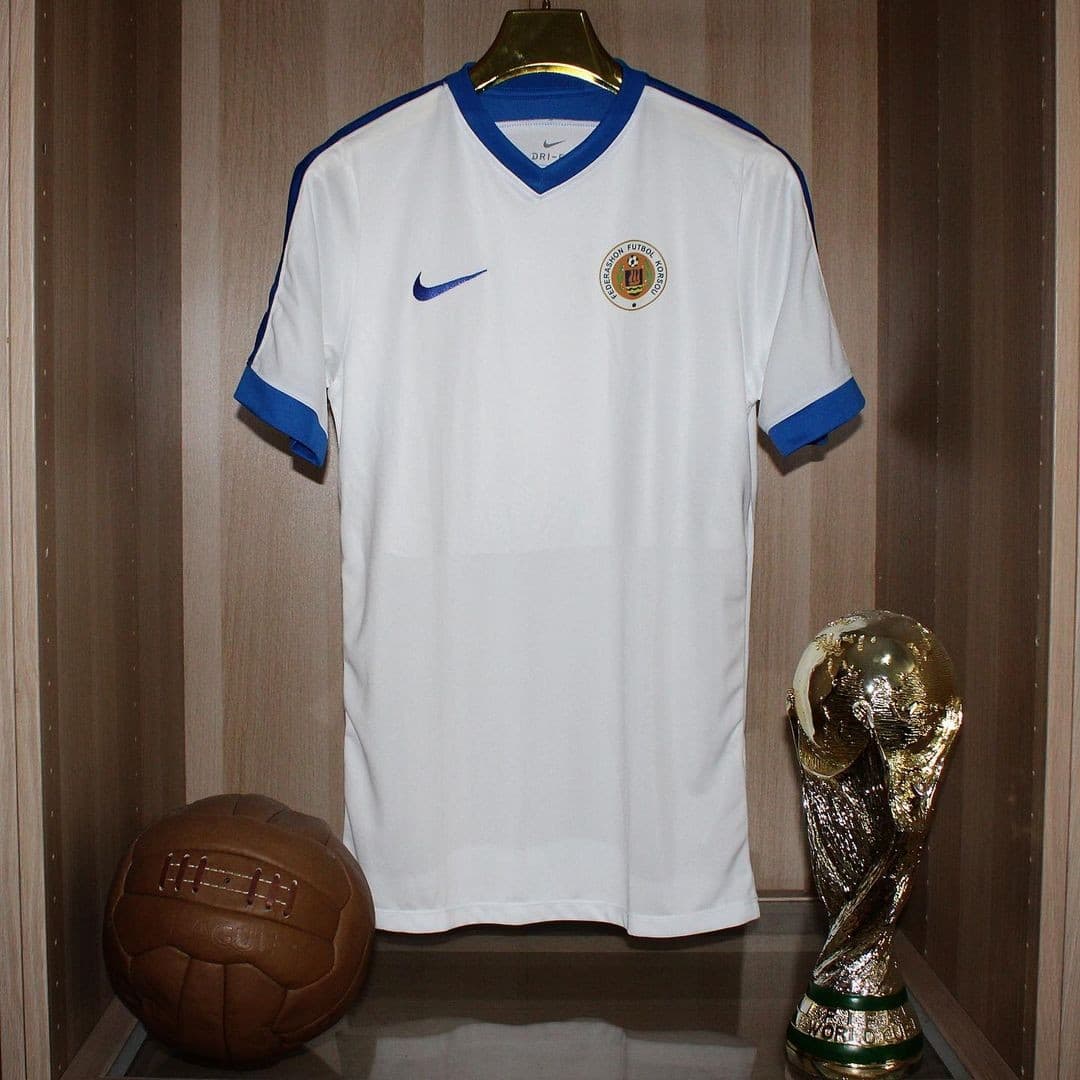 Curacao 2018 away kit