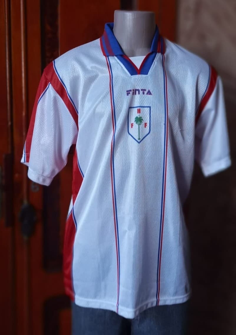 Haiti 2000 away kit