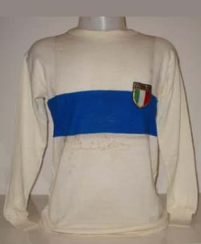 Italy 1970 away kit