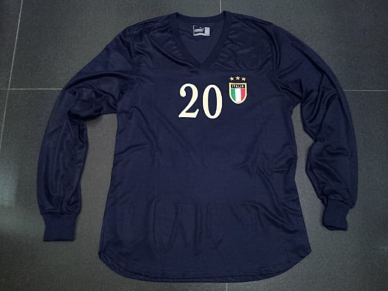 Italy 2004 third kit