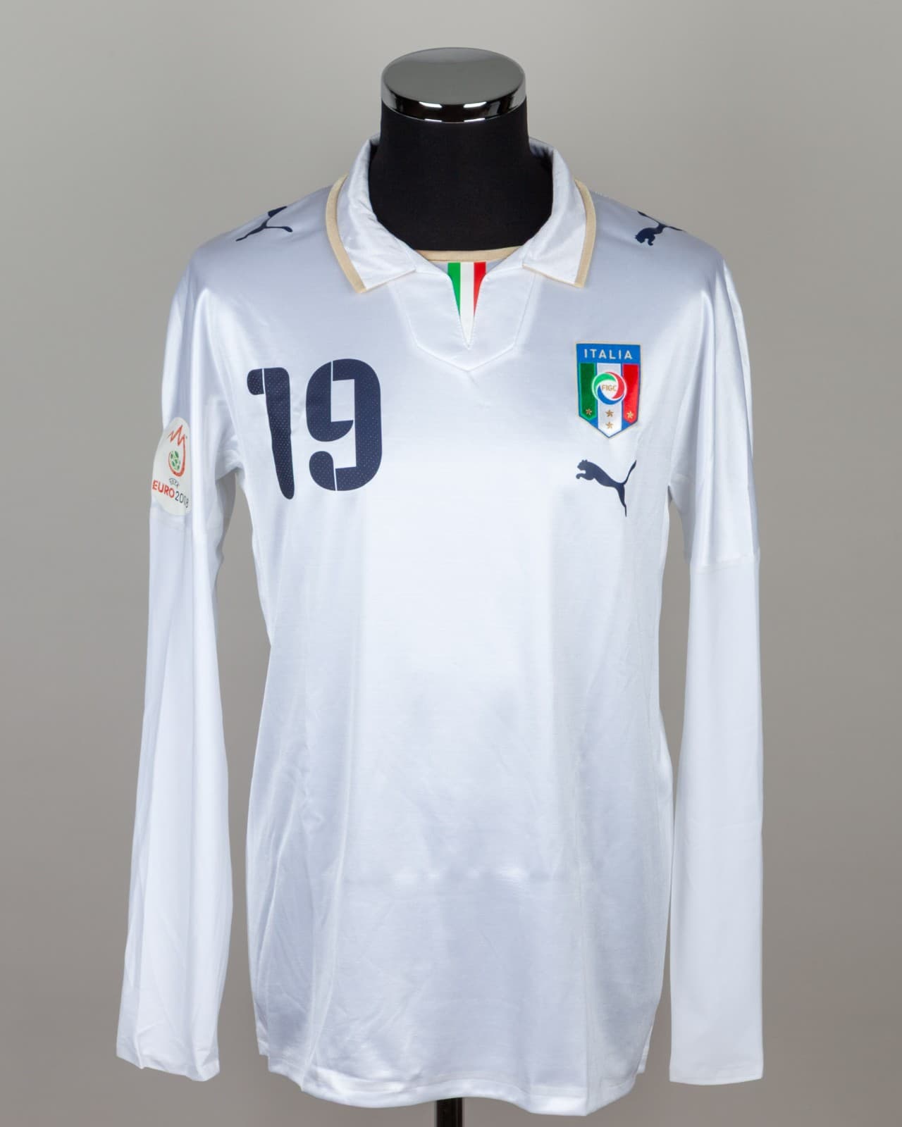 Italy 2008 away kit