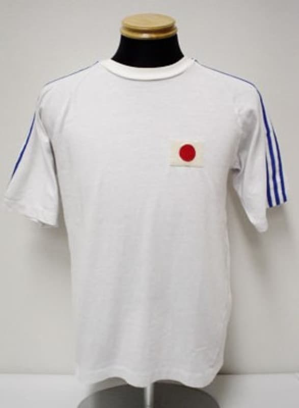 Japan 1975 away kit
