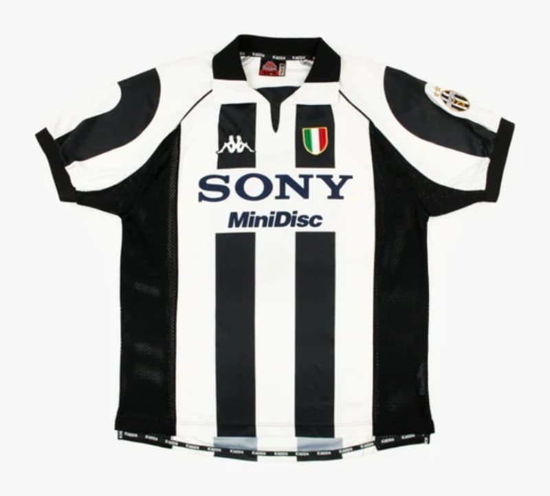 Juventus FC 1997-1998 home kit