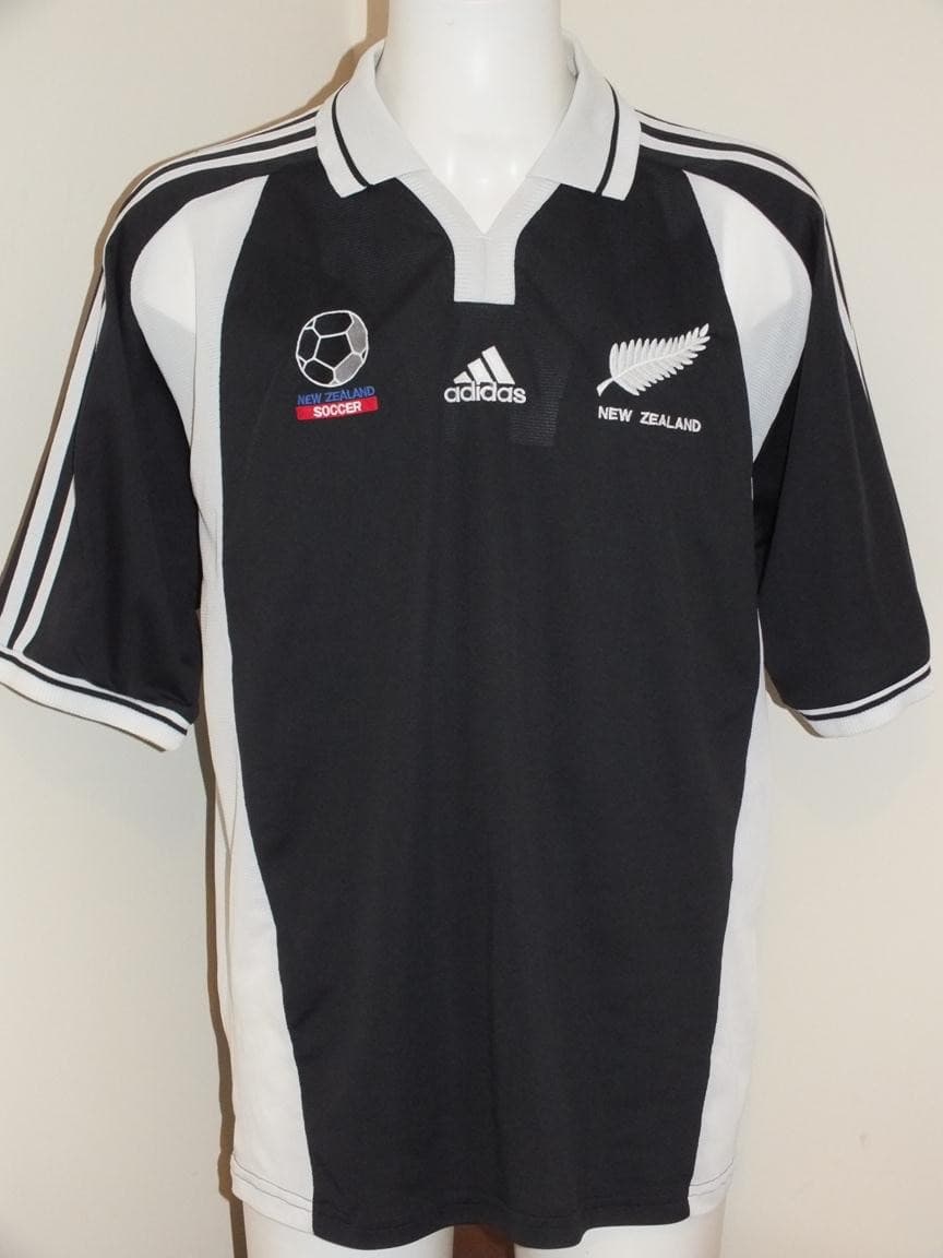 New Zealand 2001 away kit