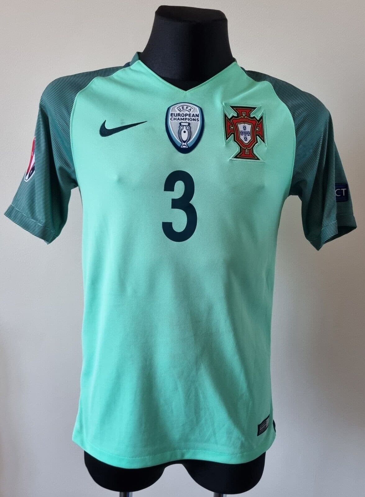 Portugal 2016-17 away kit