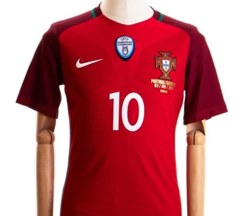 Portugal 2016-17 home kit