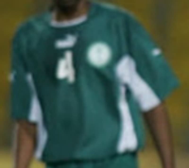 Saudi Arabia 2005-06 away kit