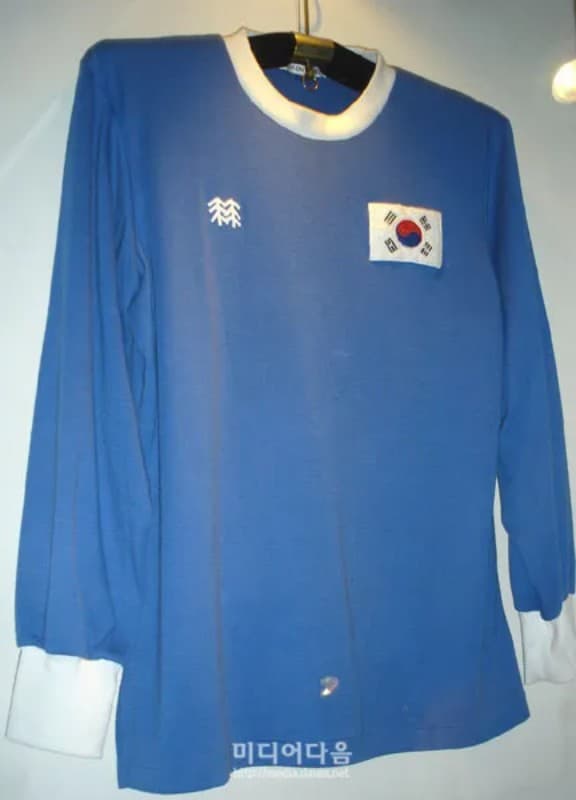 South Korea 1983 away kit