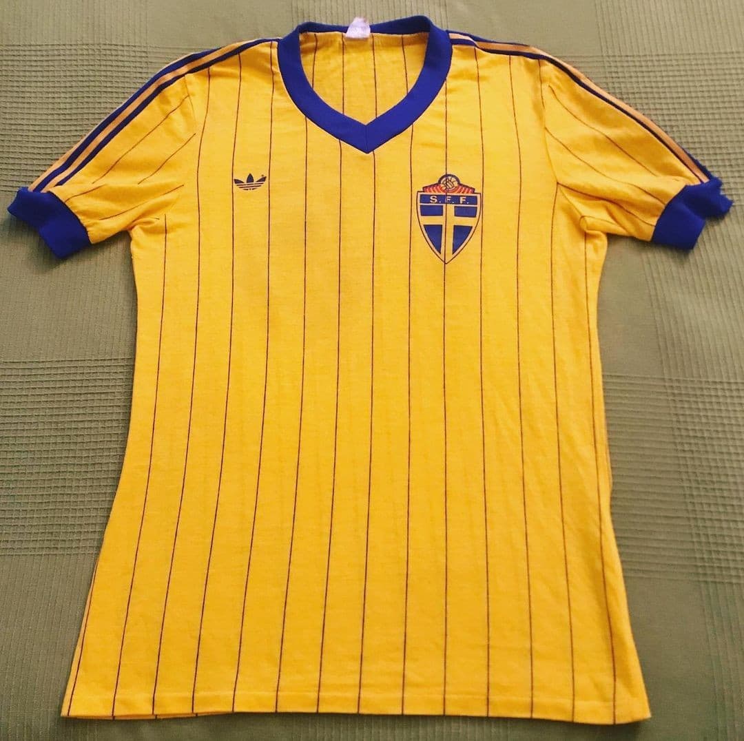 Sweden 1984 home kit
