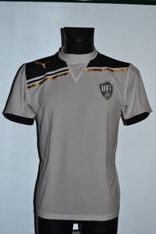 Uzbekistan 2011 away kit