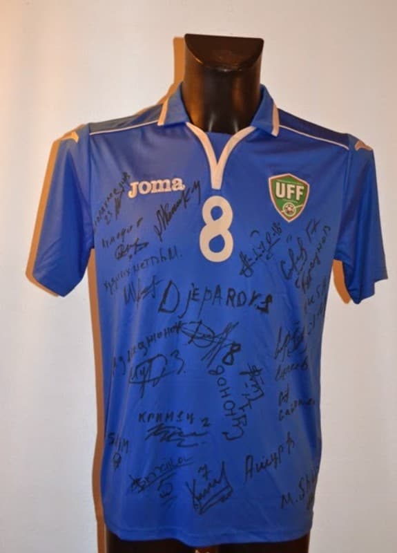 Uzbekistan 2014 away kit