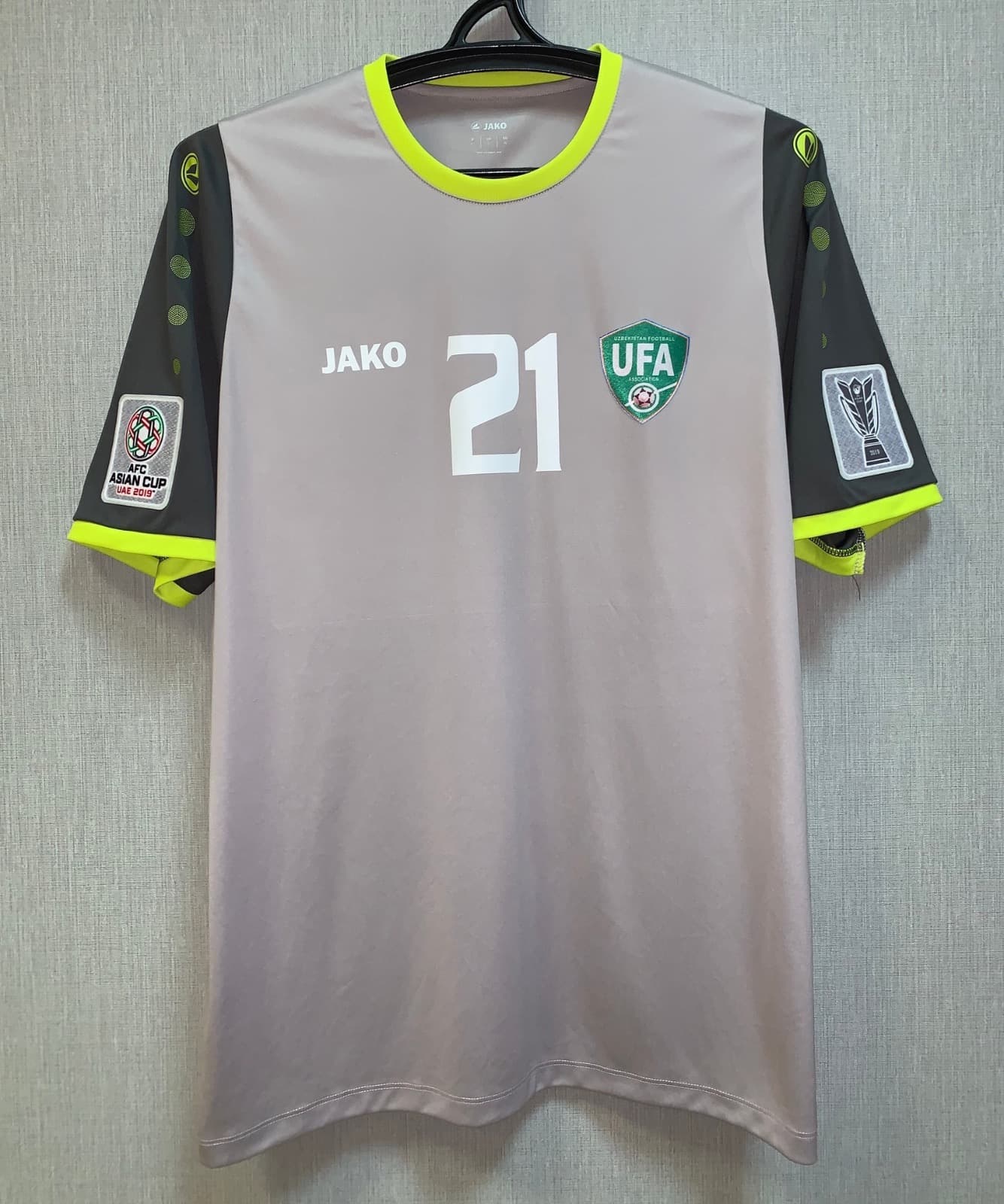 Uzbekistan 2019 away kit