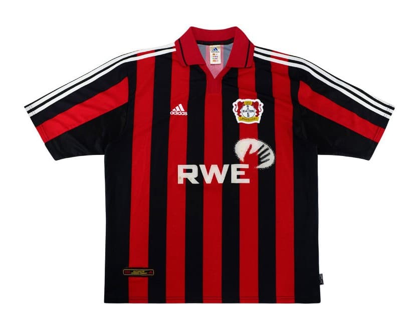 Bayer Leverkusen 2001-2002 home kit — front
