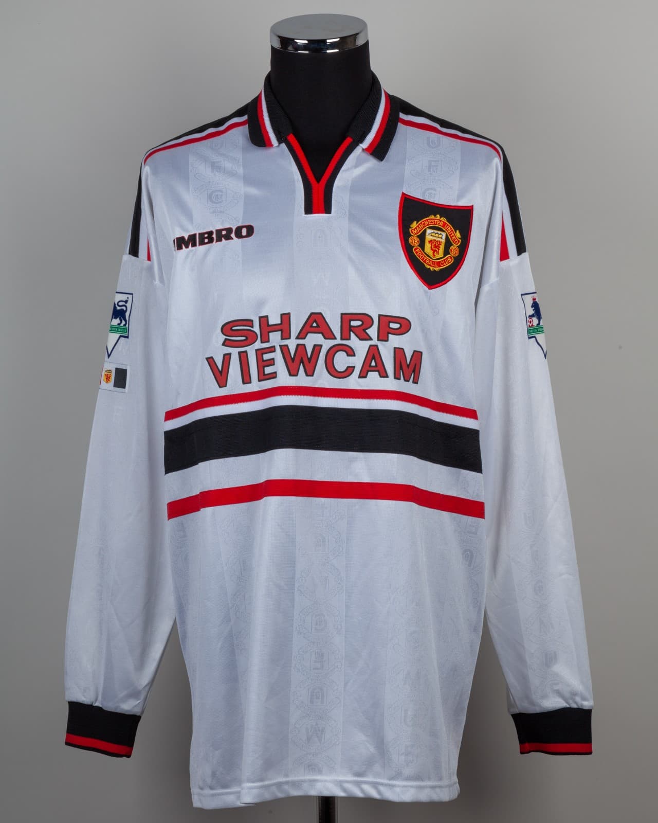 Manchester United 1998-1999 away kit — front