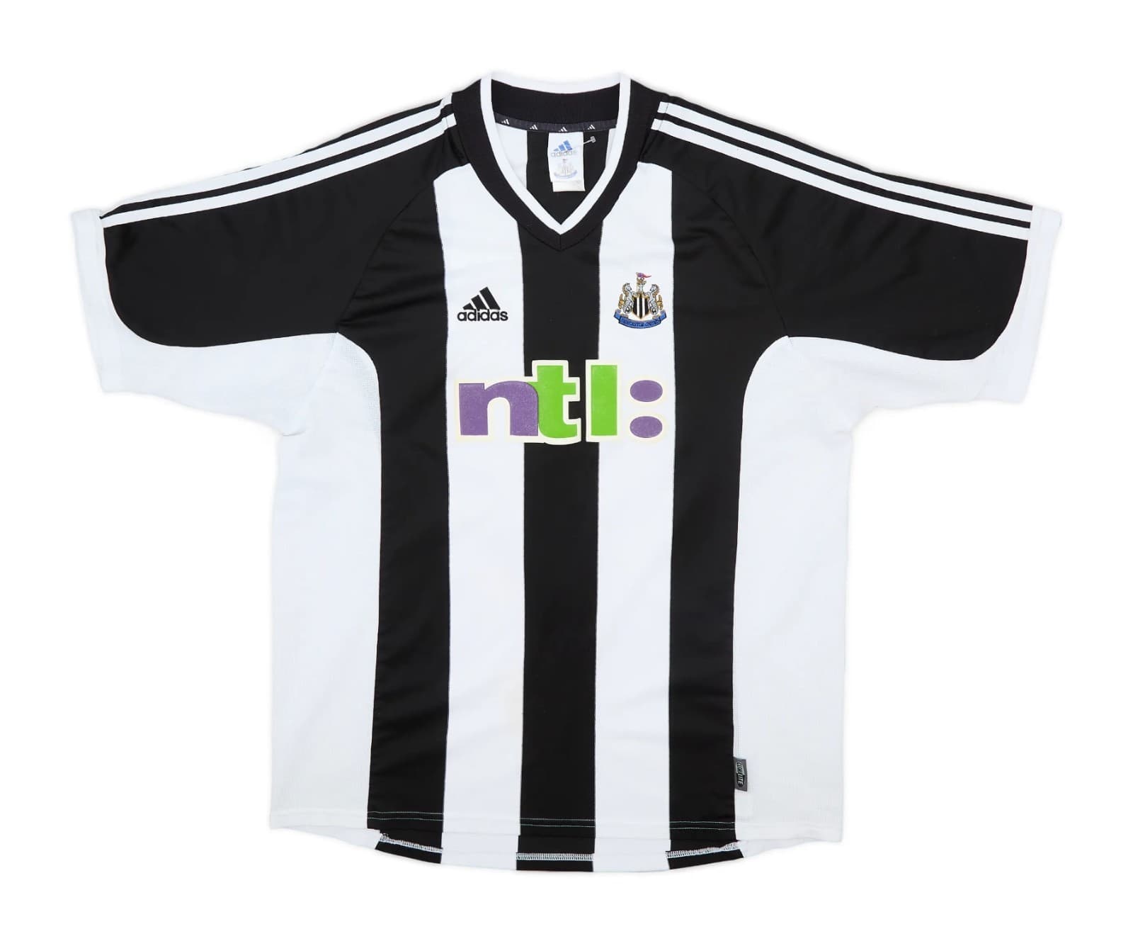 Newcastle United 2001-2002 home kit — front