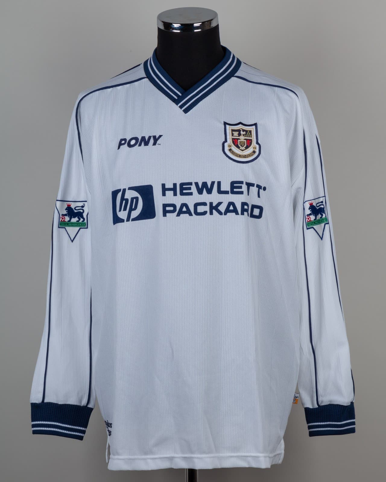 Tottenham Hotspur 1997-1999 home kit — front